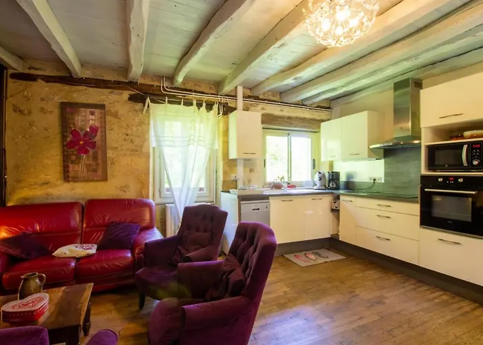 Charmante Maison En Dordogne Avec Jardin Et Cheminee - Fr-1-616-49 *